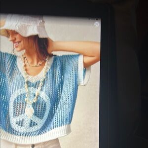 035 Stylish Blue Mesh Sweater with Peace Sign